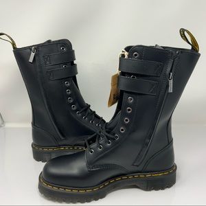Dr Martens Caspian Alt 2 Eye Black Boot 